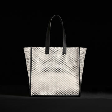 White shop raffia bag