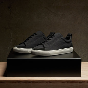 Low-Top Sneaker - Black