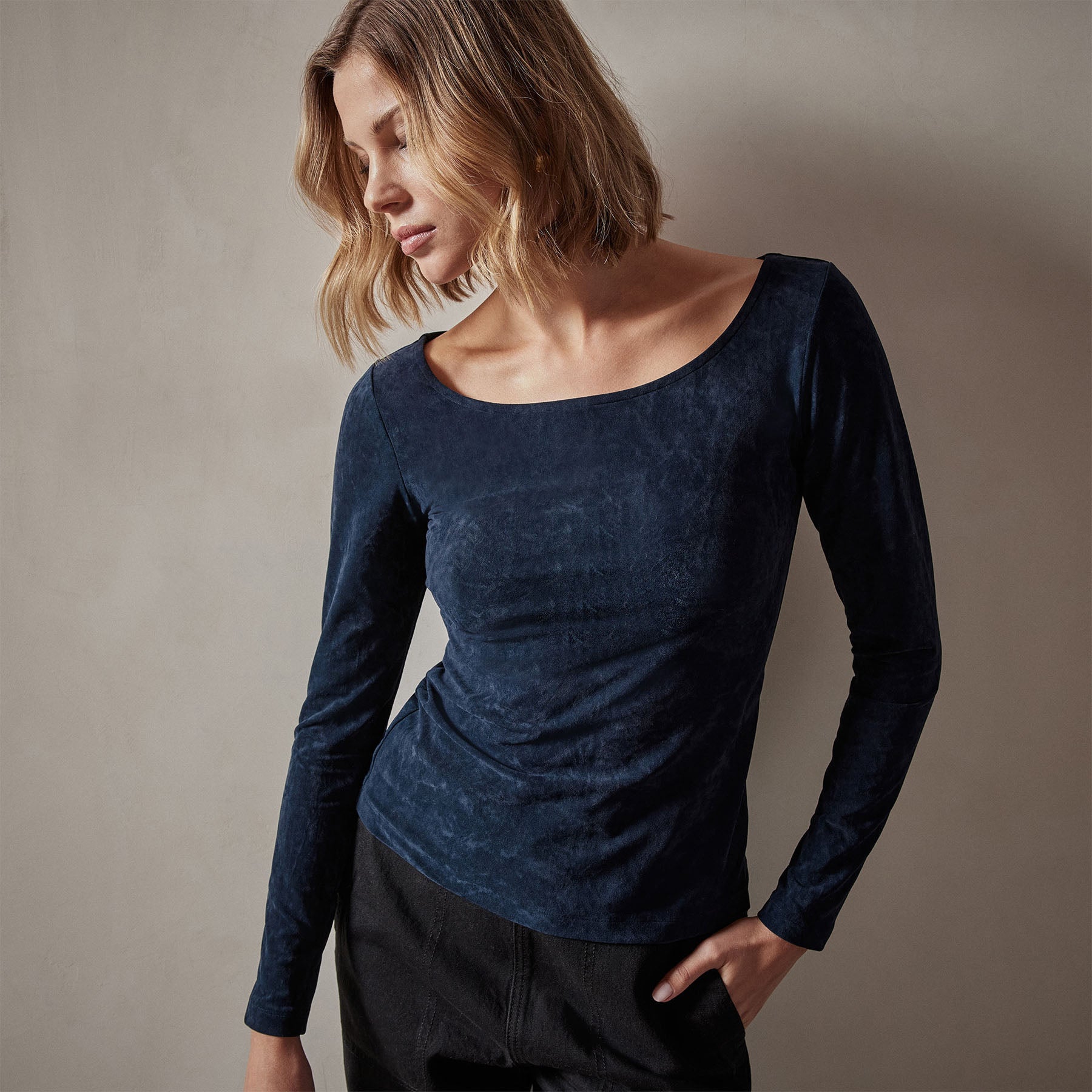 Stretch Velvet Scoop Neck Top - Black | James Perse Los Angeles