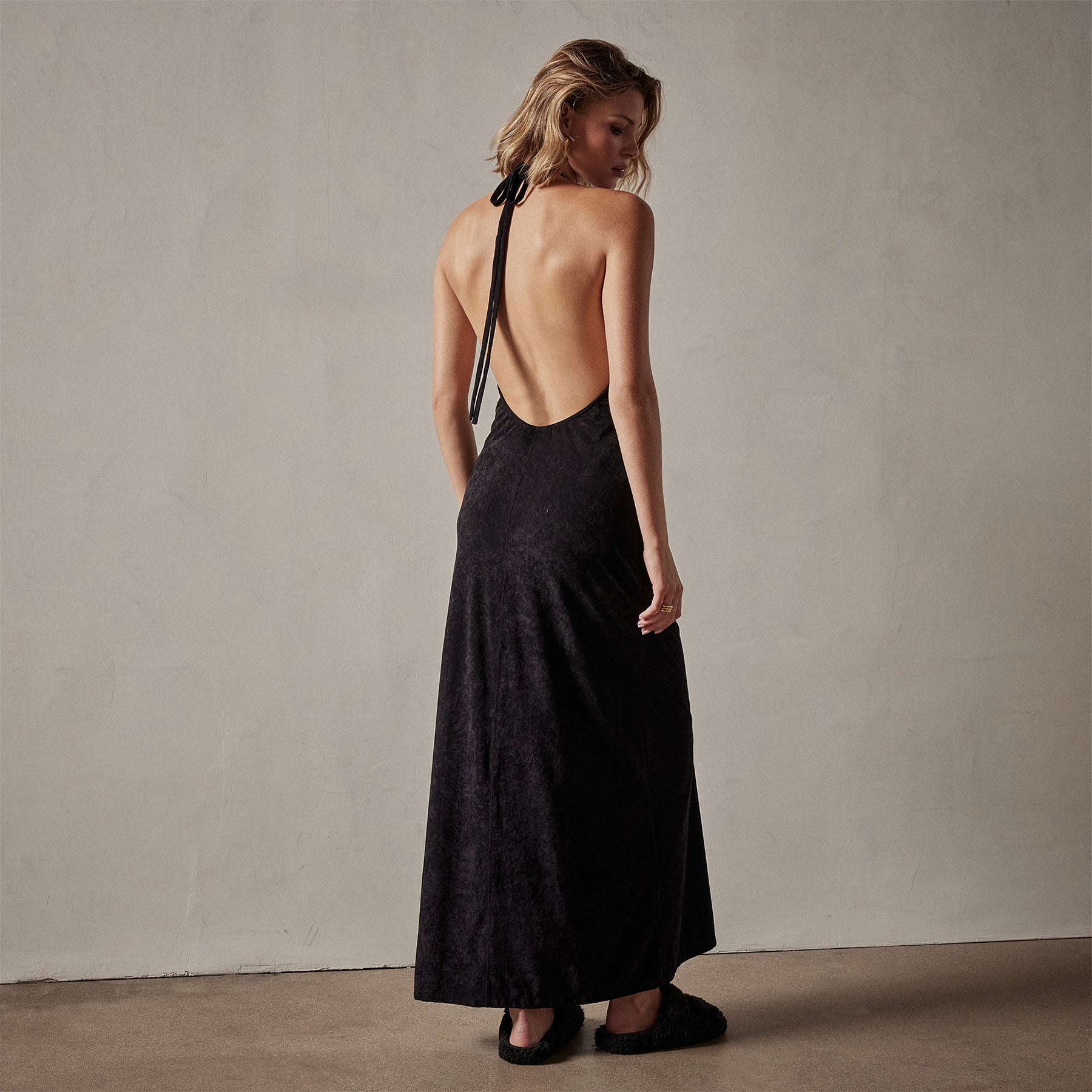 Black velvet hotsell halter dress