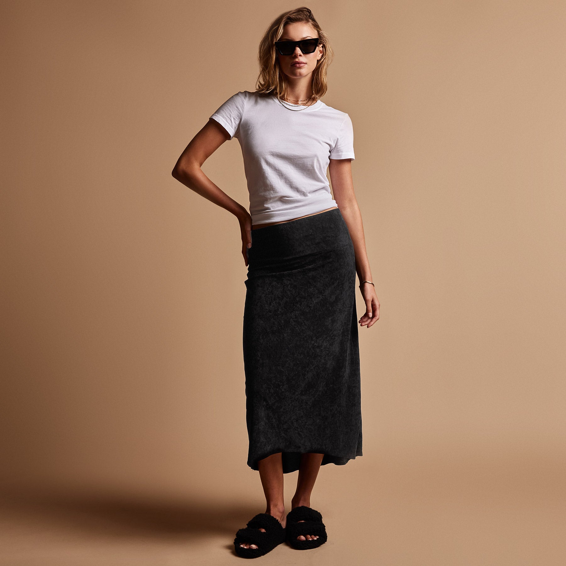 LOUIS VUITTON black woolen skirt with stylized pockets – Loop