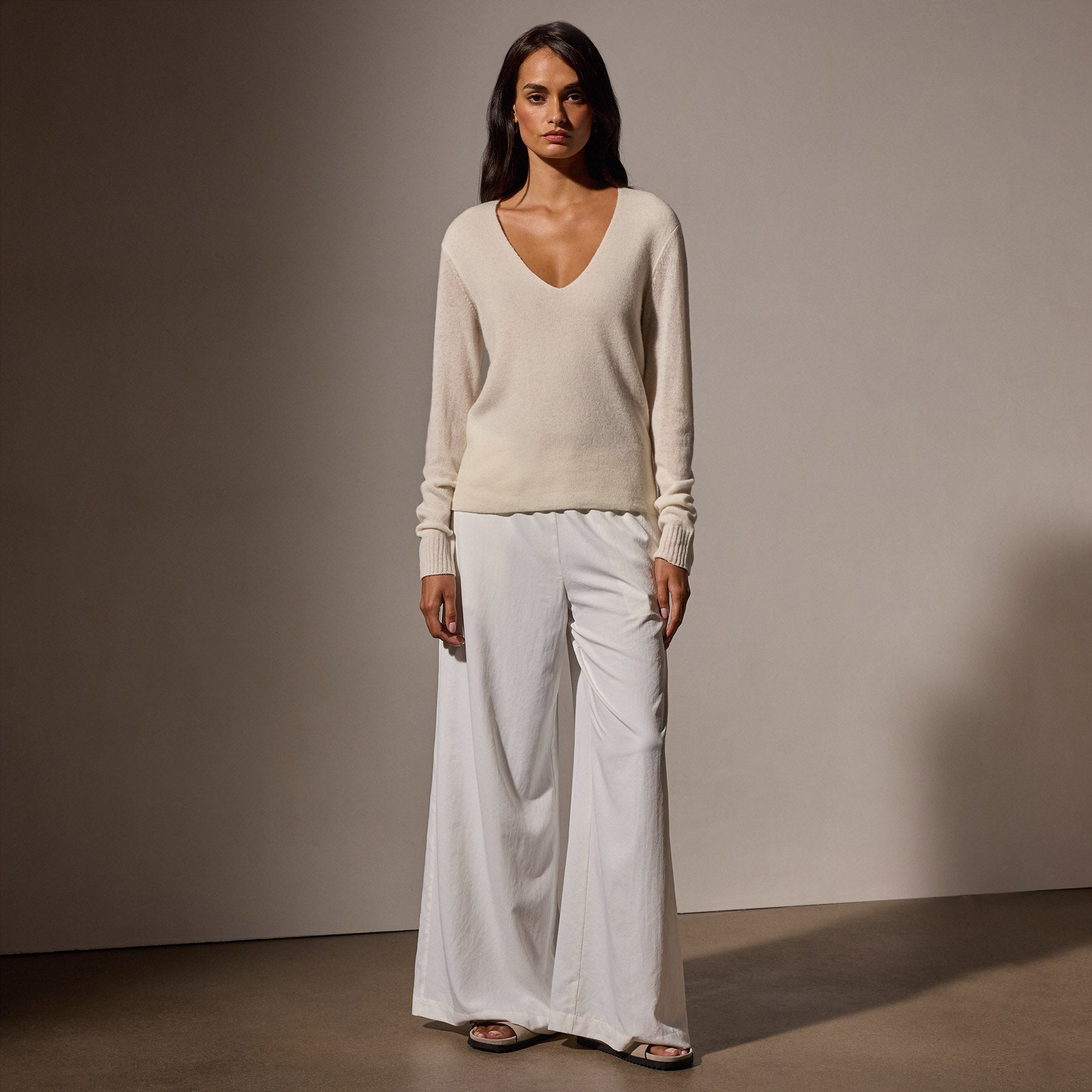 Soft Featherweight Cashmere Deep V Sweater - Oyster | James Perse Los  Angeles