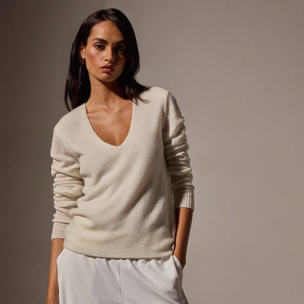 Soft Featherweight Cashmere Deep V Sweater - Oyster | James Perse Los  Angeles