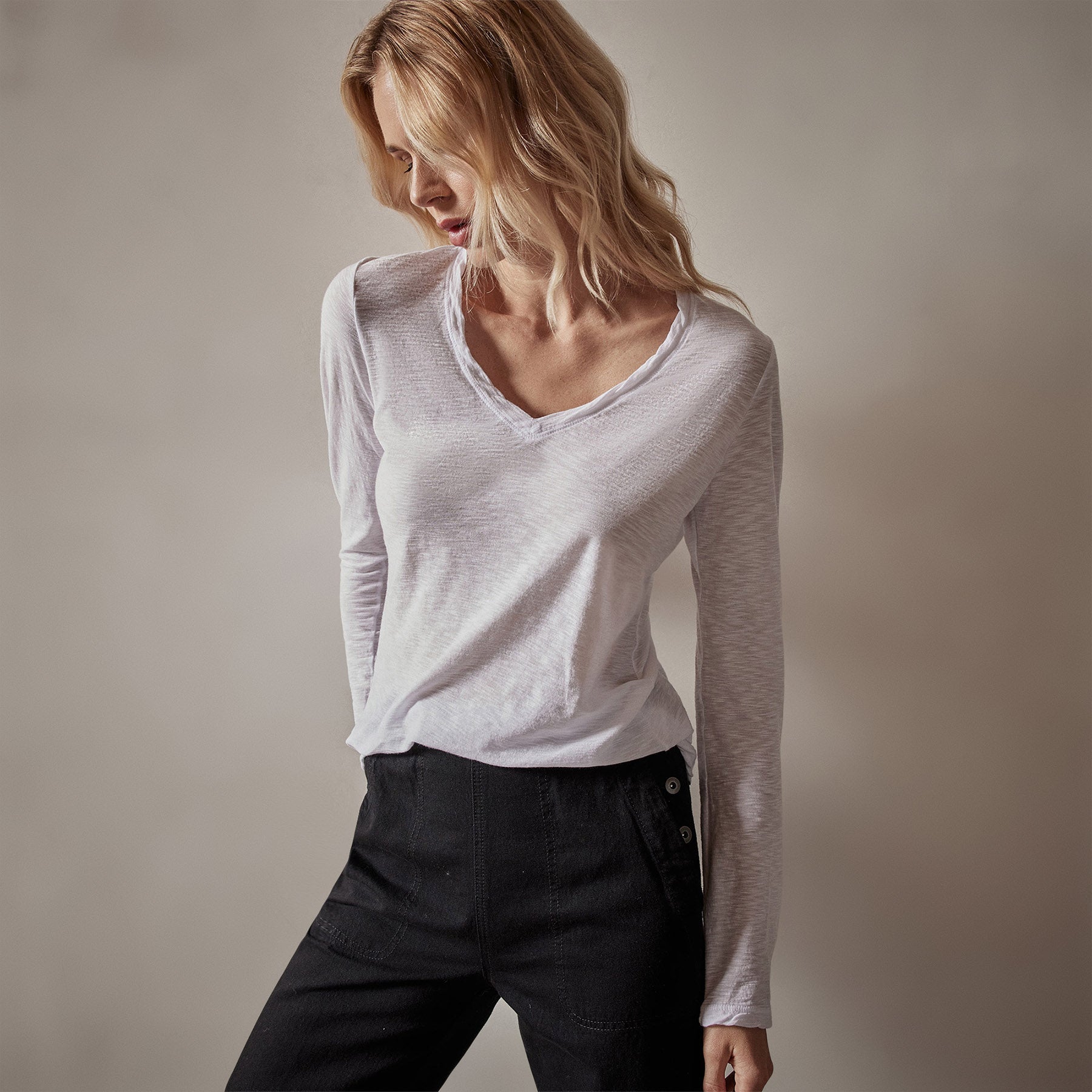 Sheer Slub Long Sleeve V Neck Tee - White | James Perse Los