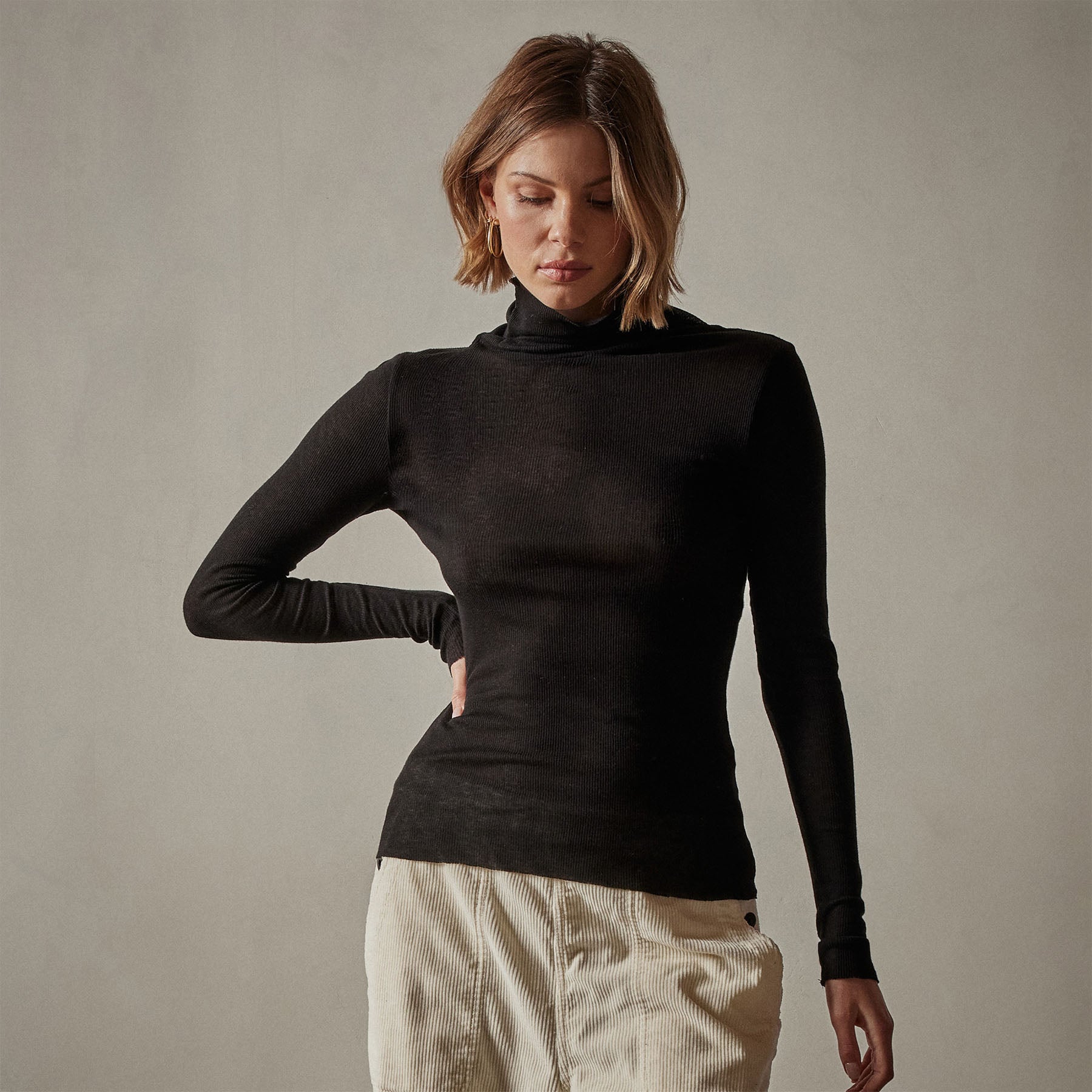 Cotton Cashmere Blend Ribbed Turtleneck - Black